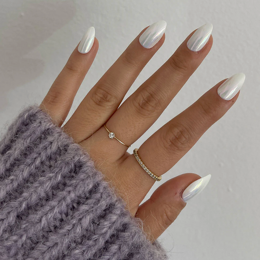 Moon Light Press-on Nails - Pearlescent White - Short Almond